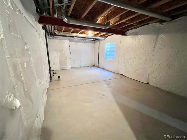 Building Photo - 5001 Laurelglen Ln
