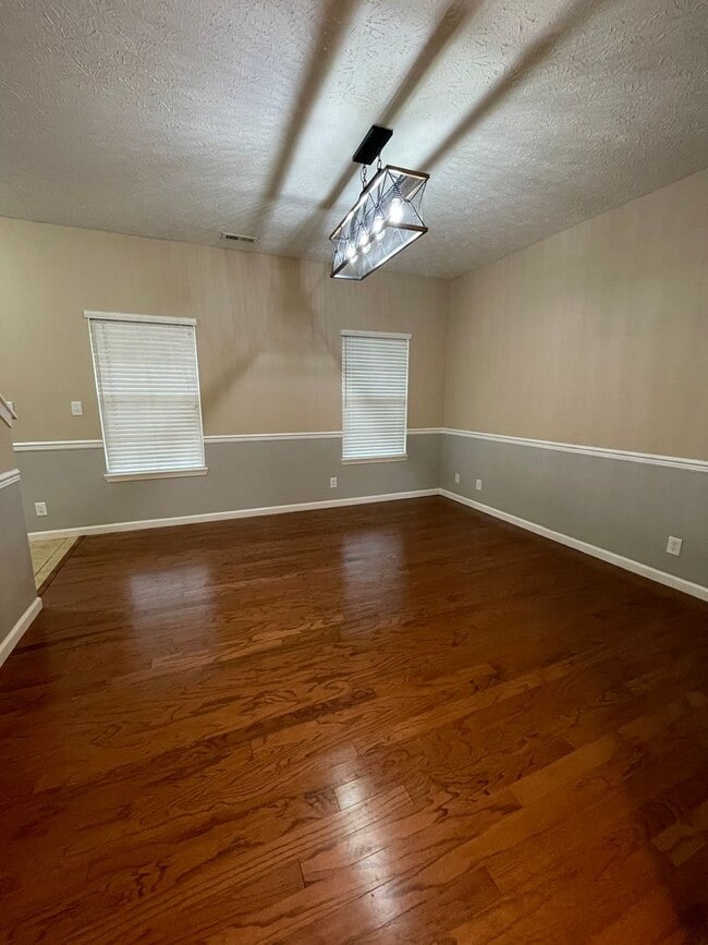 Building Photo - Beautiful 4 Bedroom Single Family Home - Harrison School District