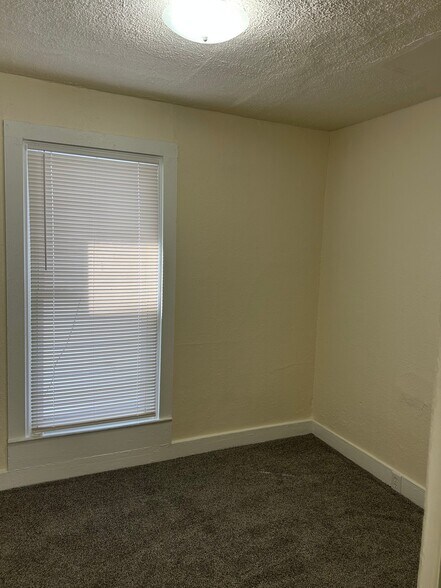 Building Photo - 815 11th St