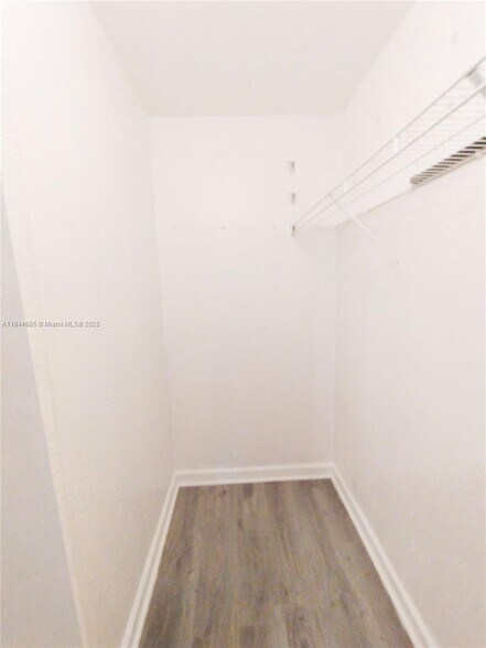 Building Photo - 3802 Shoma Dr
