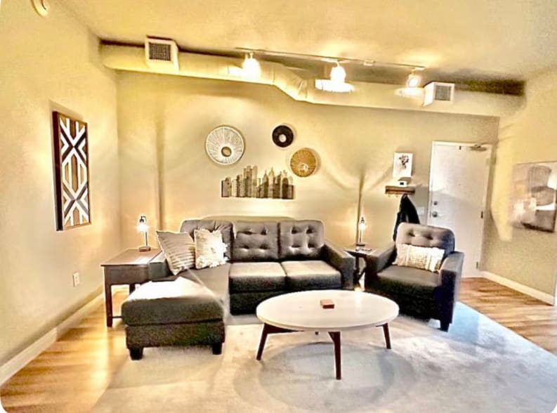 Primary Photo - 1001 O St