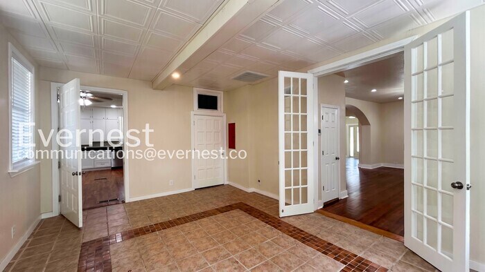Building Photo - 128 E Summit Ave
