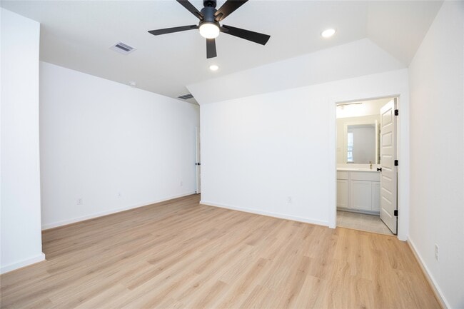 Building Photo - 1951 Longmire Villas Ct