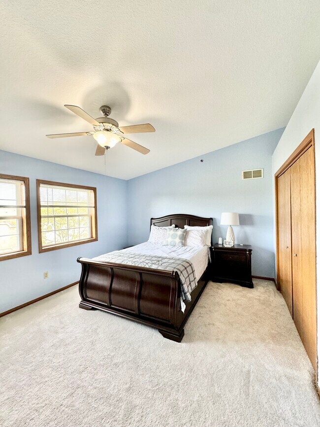 Building Photo - 367 Kristin Ct E