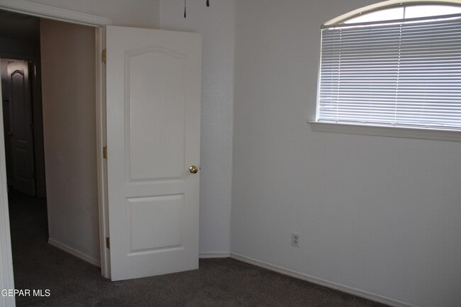Building Photo - 14313 Island Point Dr