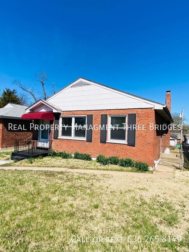 Building Photo - Cozy 3 Bedroom Home