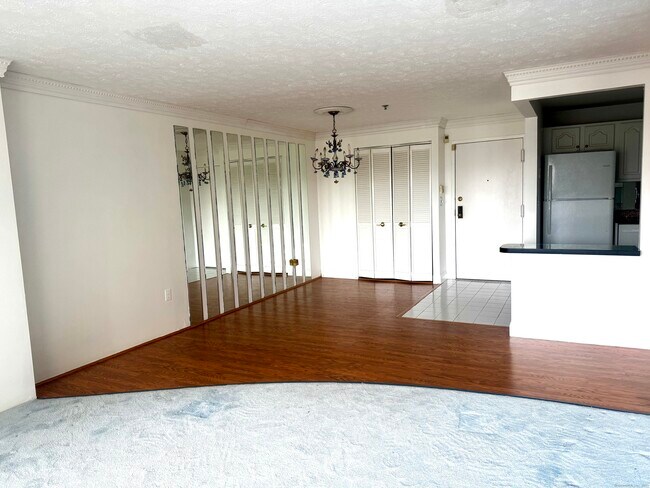 Building Photo - 111 deKoven Drive