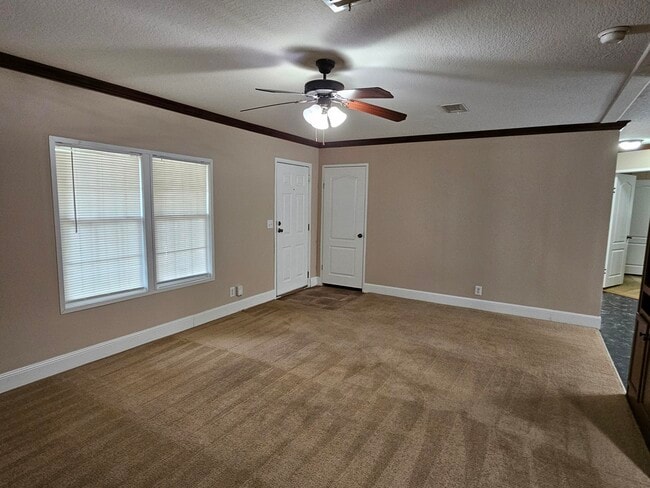 Building Photo - 8415 Verano St