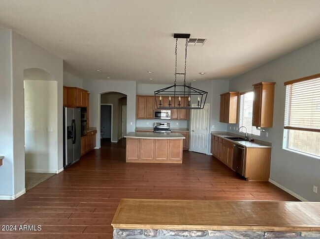 Building Photo - 4940 E Runaway Bay Dr