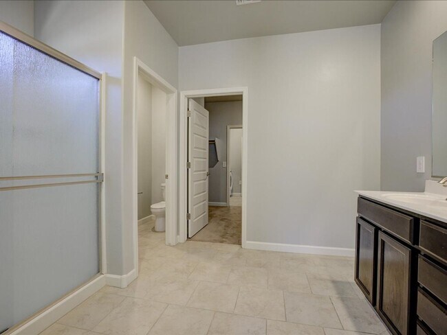 Building Photo - Corona de Tucson 4 Bedroom 2 Bathroom