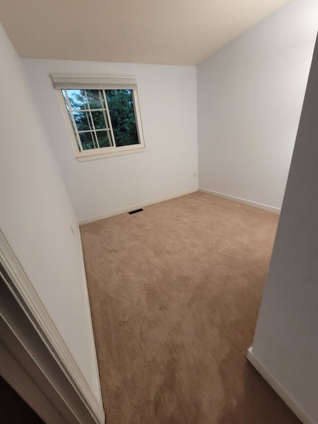 Building Photo - Spacious 3 Bed 2.5 Bath in Henrico/West End