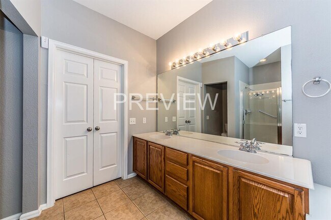 Building Photo - 2504 Prospect Hill Dr