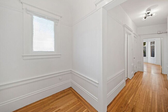 Building Photo - 1619 Gough St