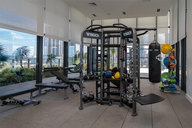 Building Photo - 1600 NE 1st Ave