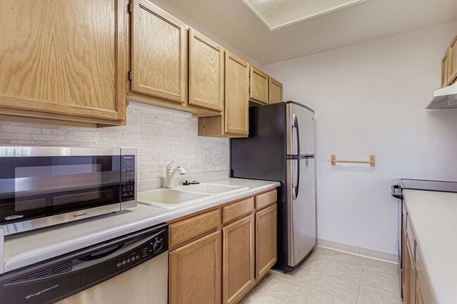 Building Photo - 9167 W Cedar Dr