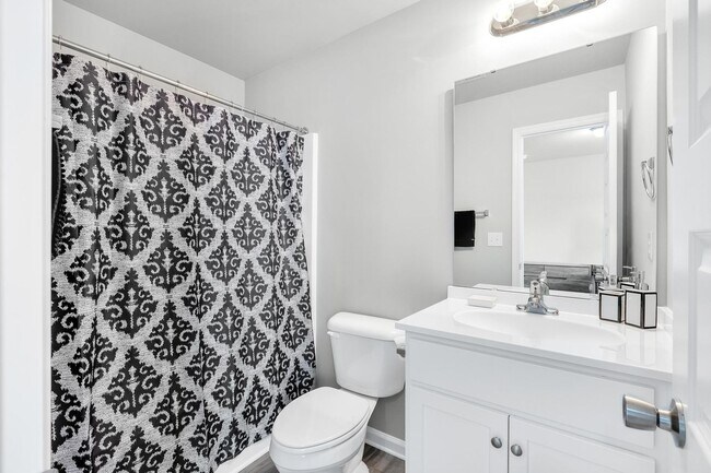 Building Photo - Buckhorn Townhome Available in February!