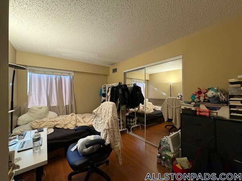 Building Photo - 15 N Beacon St