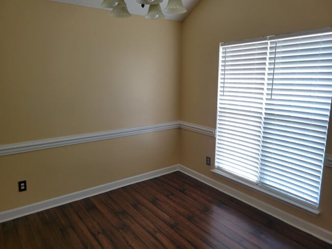 Building Photo - 3393 Thames Pl