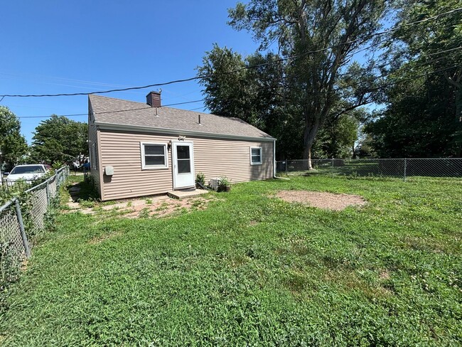 Building Photo - 2 Bedroom / 1 Bath Home in Council Bluffs!