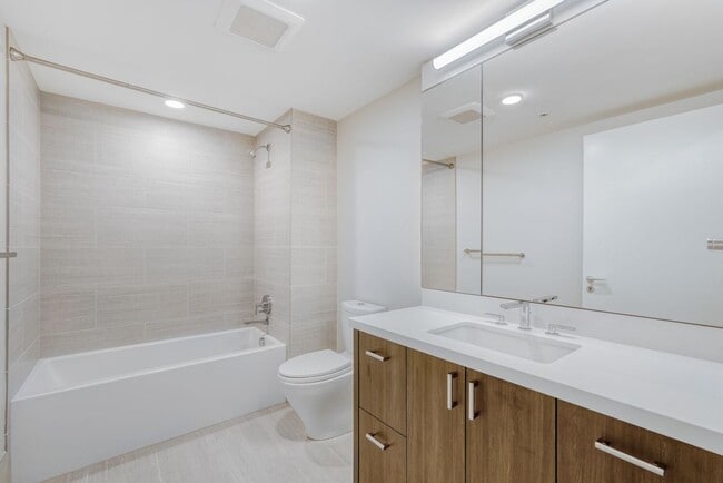 Building Photo - Newly Remodeled 1Bed/1 Bath Downtown Condo with Rooftop Deck & Luxury Amenities!