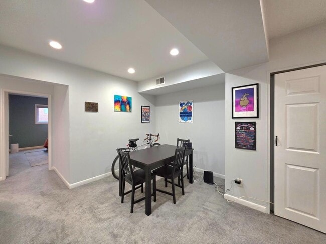 Building Photo - 2700 Dartmouth Rd