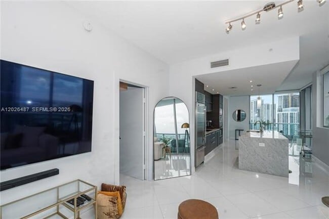 Building Photo - 900 Biscayne Blvd