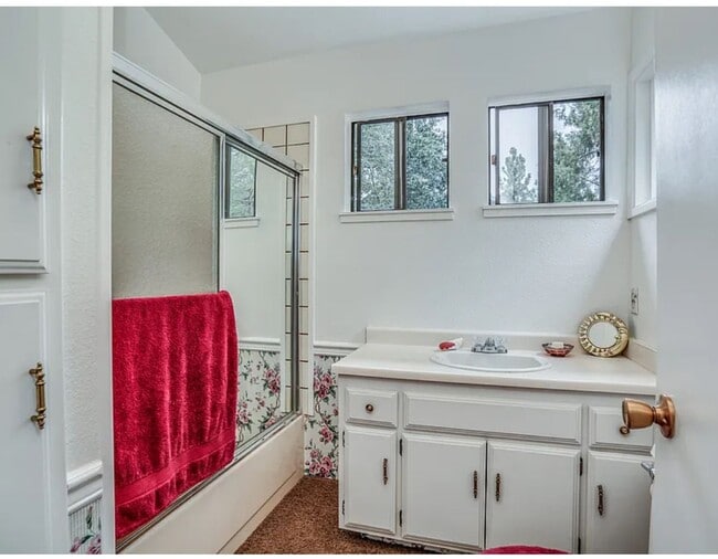 Building Photo - Large beautiful home in Idyllwild