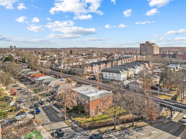 Building Photo - 200-04 39th Ave