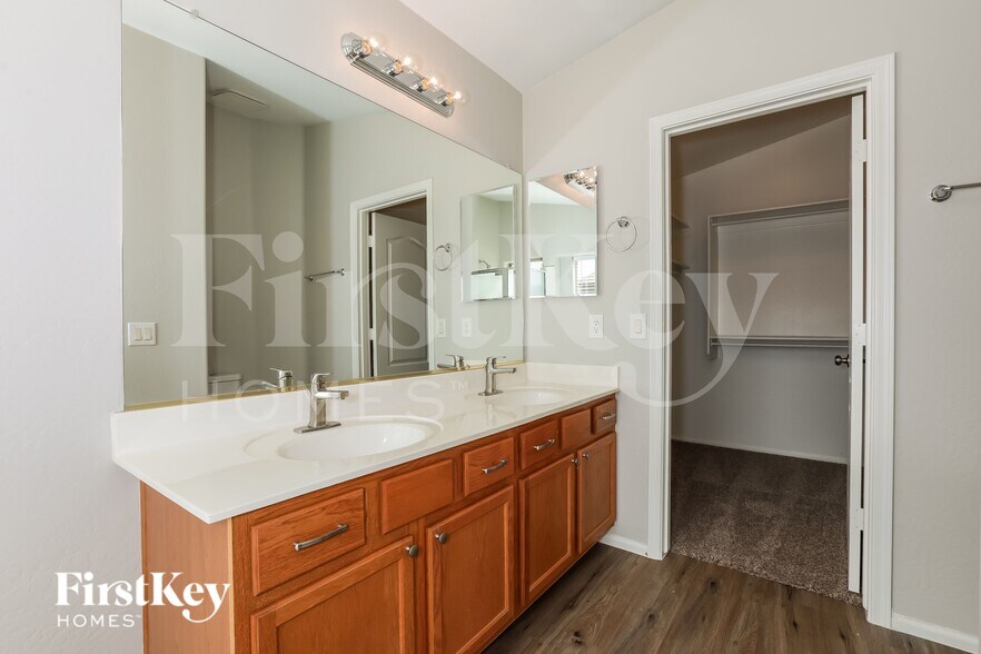 Building Photo - 38173 N Lamar Dr