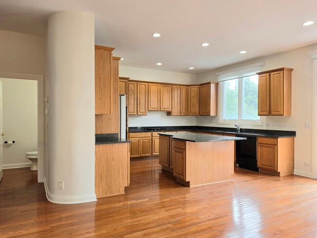 Building Photo - 2085 Valor Ct