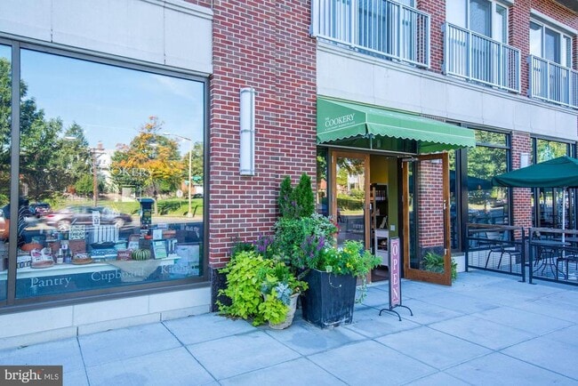 Building Photo - 4201 Cathedral Ave NW