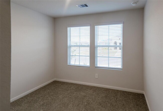 Building Photo - 401 Abbey Ln