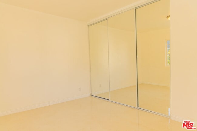 Building Photo - 5604 Valley Circle Blvd