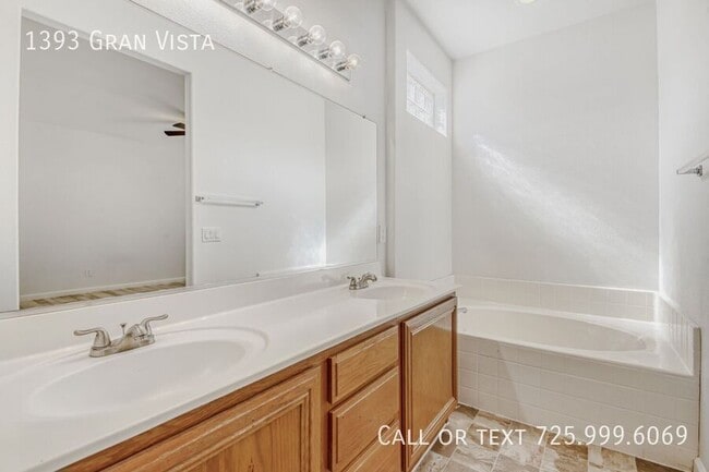 Building Photo - 1393 Gran Vista Ave