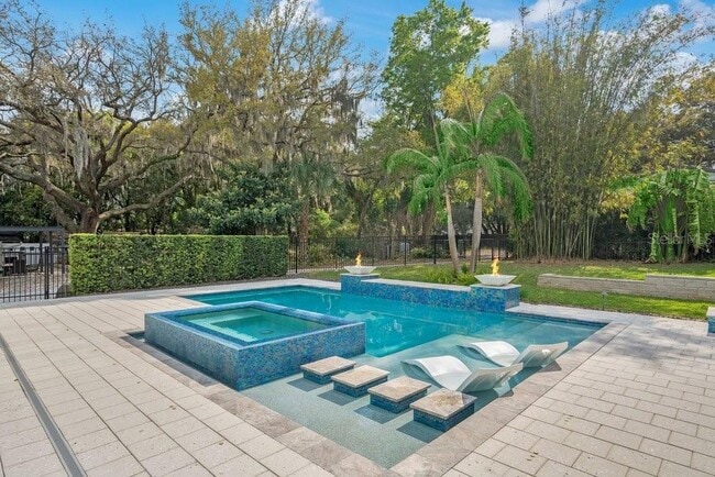 Building Photo - 812 East Blvd