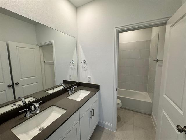 Building Photo - 629 Verona Dr