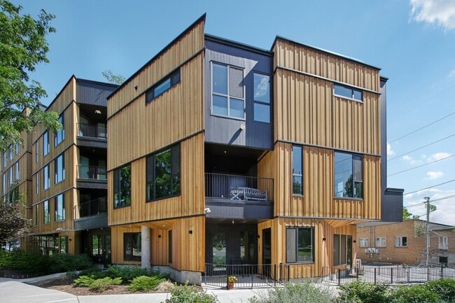 Building Photo - Urban 1-bedroom/ 1-bath Corner Unit in City Park West- Total Monthly Cost With Mandatory Fees ($1...