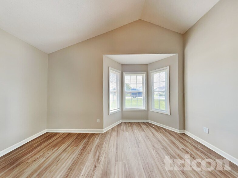 Building Photo - 5169 Parkerwood Dr