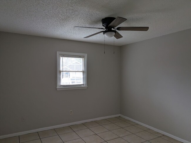 Building Photo - 211 8th Ave Dr SE