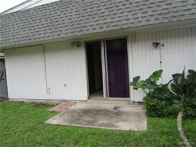 Building Photo - 620 Iris Ave W