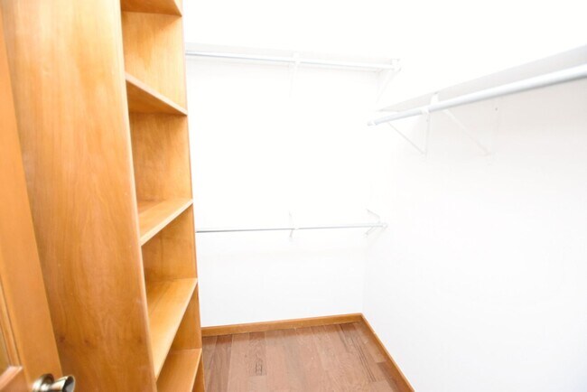 Building Photo - Waterfront Condo in Penn Schools District,...