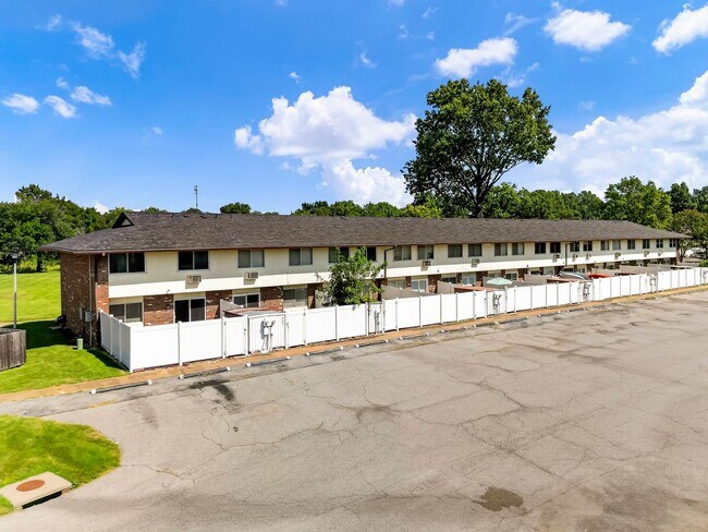 Building Photo - 7473 Hazelcrest Dr