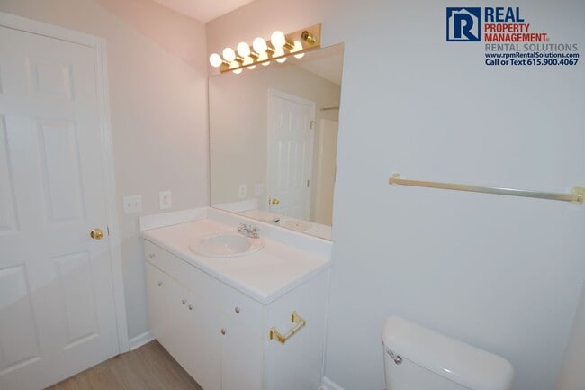 Building Photo - Adorable 2bd 2 ba home with fenced in yard and attached garage!