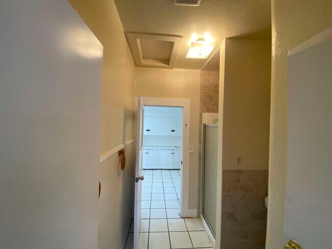 Building Photo - 1513 W 45th St