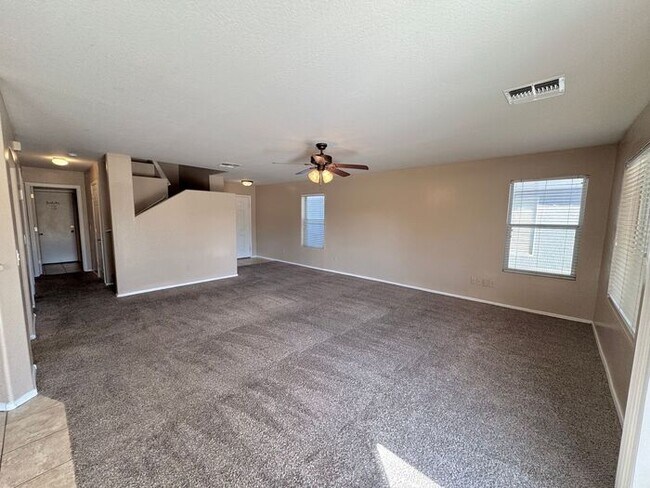 Building Photo - GREAT 4BEDROOM/3BATH HOME WITH ALL THAT YO...