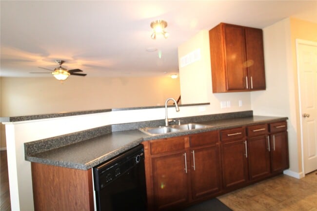 Building Photo - 643 Country Heights Dr