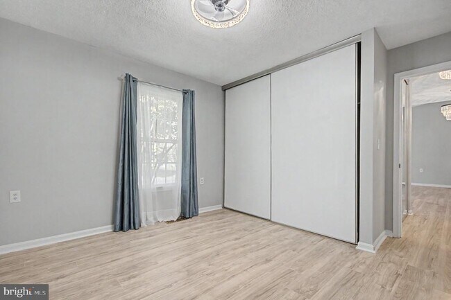 Building Photo - 2615 Point Lookout Cove