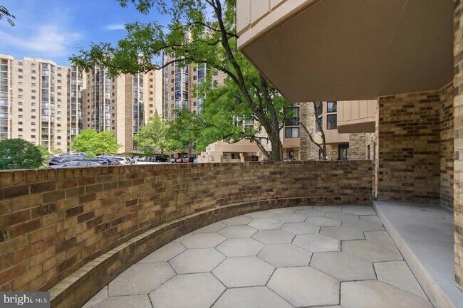 Building Photo - 5904 Mt Eagle Dr