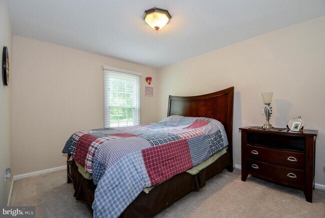 Building Photo - 13527 Point Pleasant Dr
