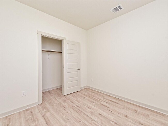 Building Photo - 7512 Daves Landing Dr